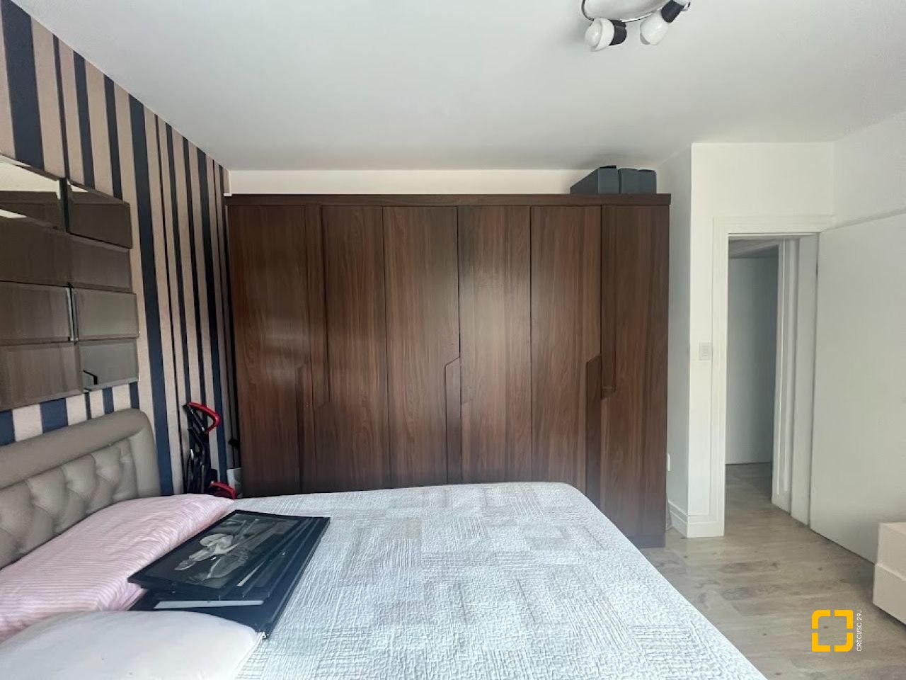 Casa com 217m², 4 quartos (sendo 1 suíte), 4 garagens, no bairro Parque São Jorge em Florianópolis