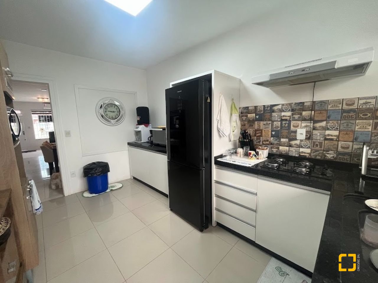Casa com 217m², 4 quartos (sendo 1 suíte), 4 garagens, no bairro Parque São Jorge em Florianópolis