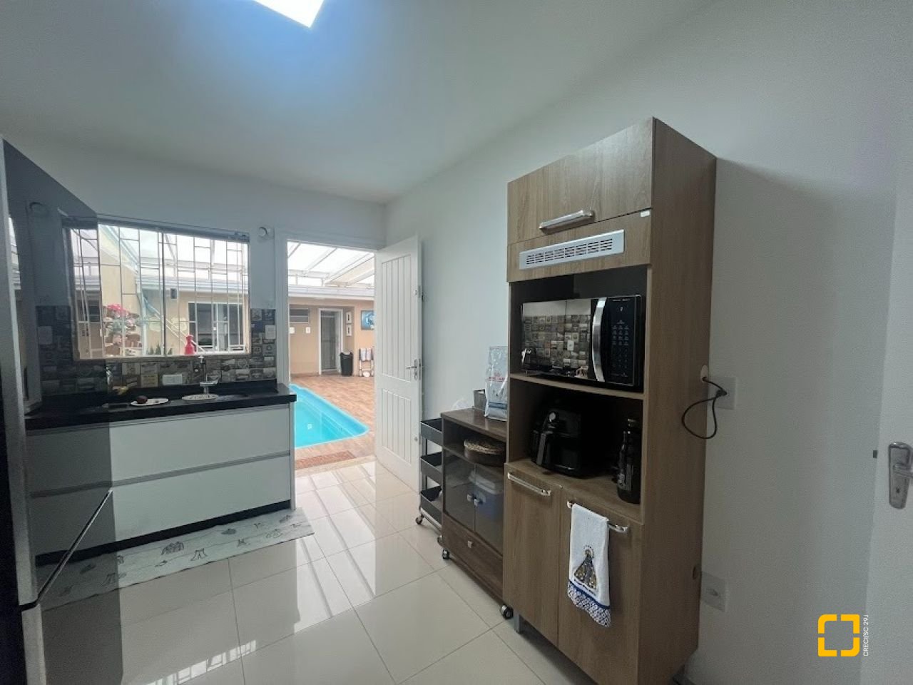 Casa com 217m², 4 quartos (sendo 1 suíte), 4 garagens, no bairro Parque São Jorge em Florianópolis