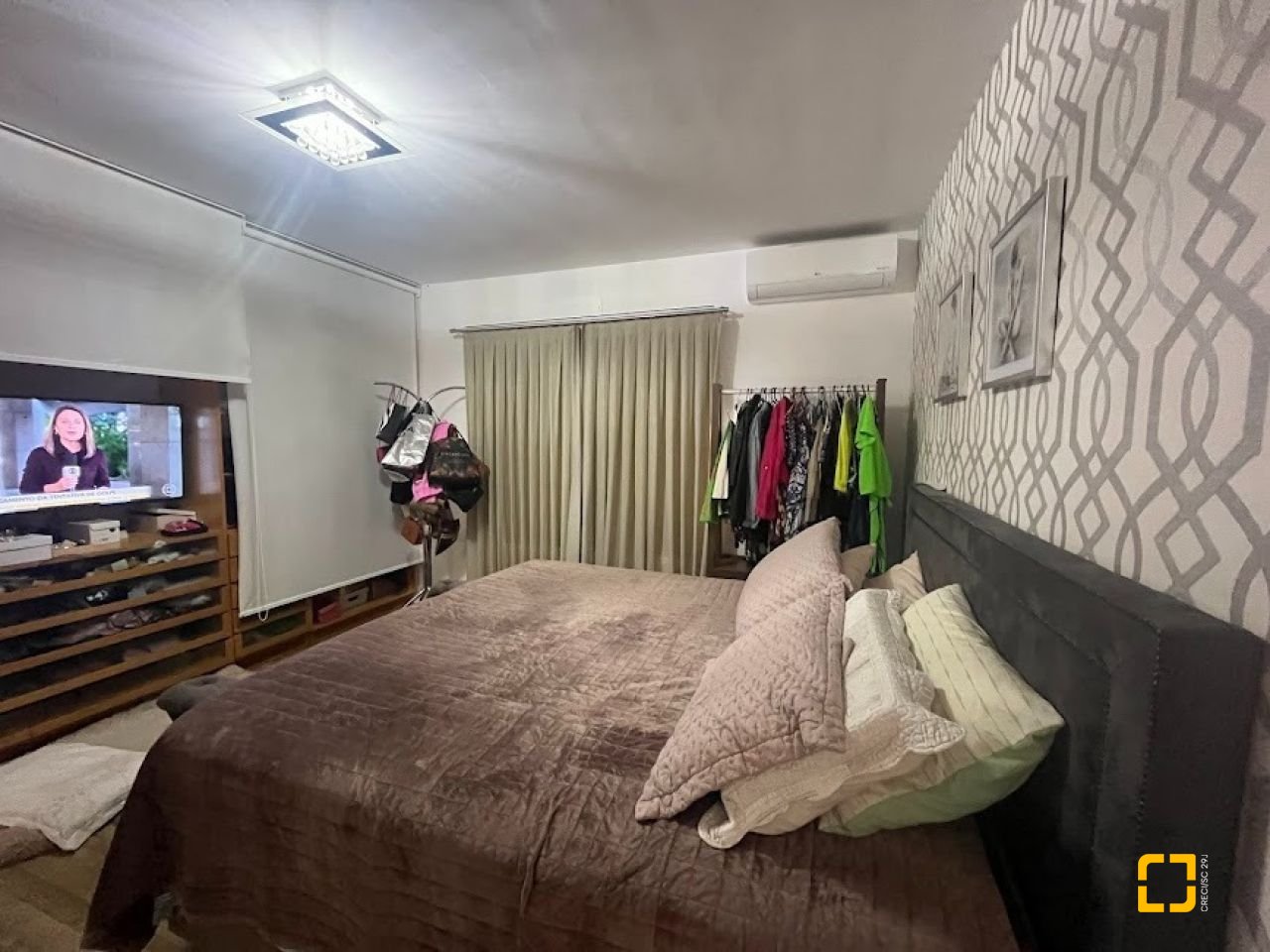 Casa com 217m², 4 quartos (sendo 1 suíte), 4 garagens, no bairro Parque São Jorge em Florianópolis