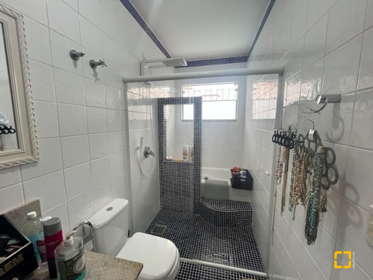 Casa com 217m², 4 quartos (sendo 1 suíte), 4 garagens, no bairro Parque São Jorge em Florianópolis