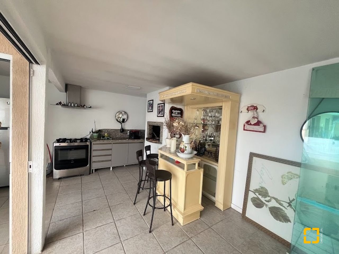 Casa com 217m², 4 quartos (sendo 1 suíte), 4 garagens, no bairro Parque São Jorge em Florianópolis