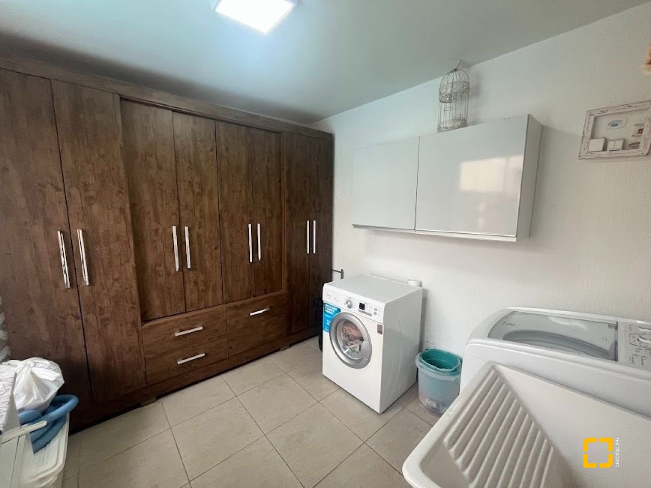Casa com 217m², 4 quartos (sendo 1 suíte), 4 garagens, no bairro Parque São Jorge em Florianópolis