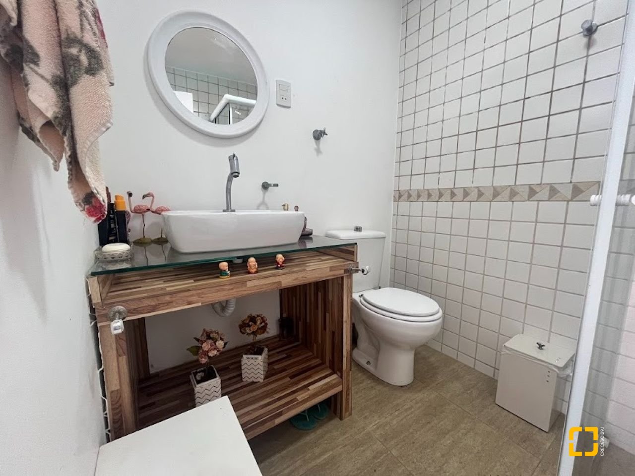 Casa com 217m², 4 quartos (sendo 1 suíte), 4 garagens, no bairro Parque São Jorge em Florianópolis