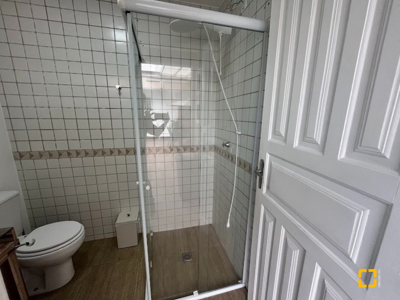 Casa com 217m², 4 quartos (sendo 1 suíte), 4 garagens, no bairro Parque São Jorge em Florianópolis