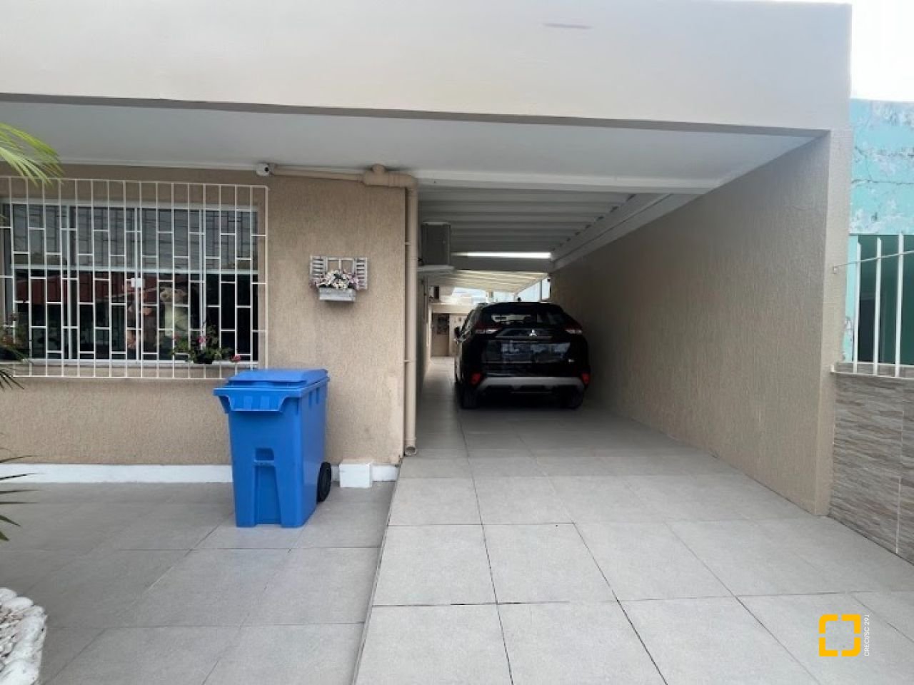 Casa com 217m², 4 quartos (sendo 1 suíte), 4 garagens, no bairro Parque São Jorge em Florianópolis