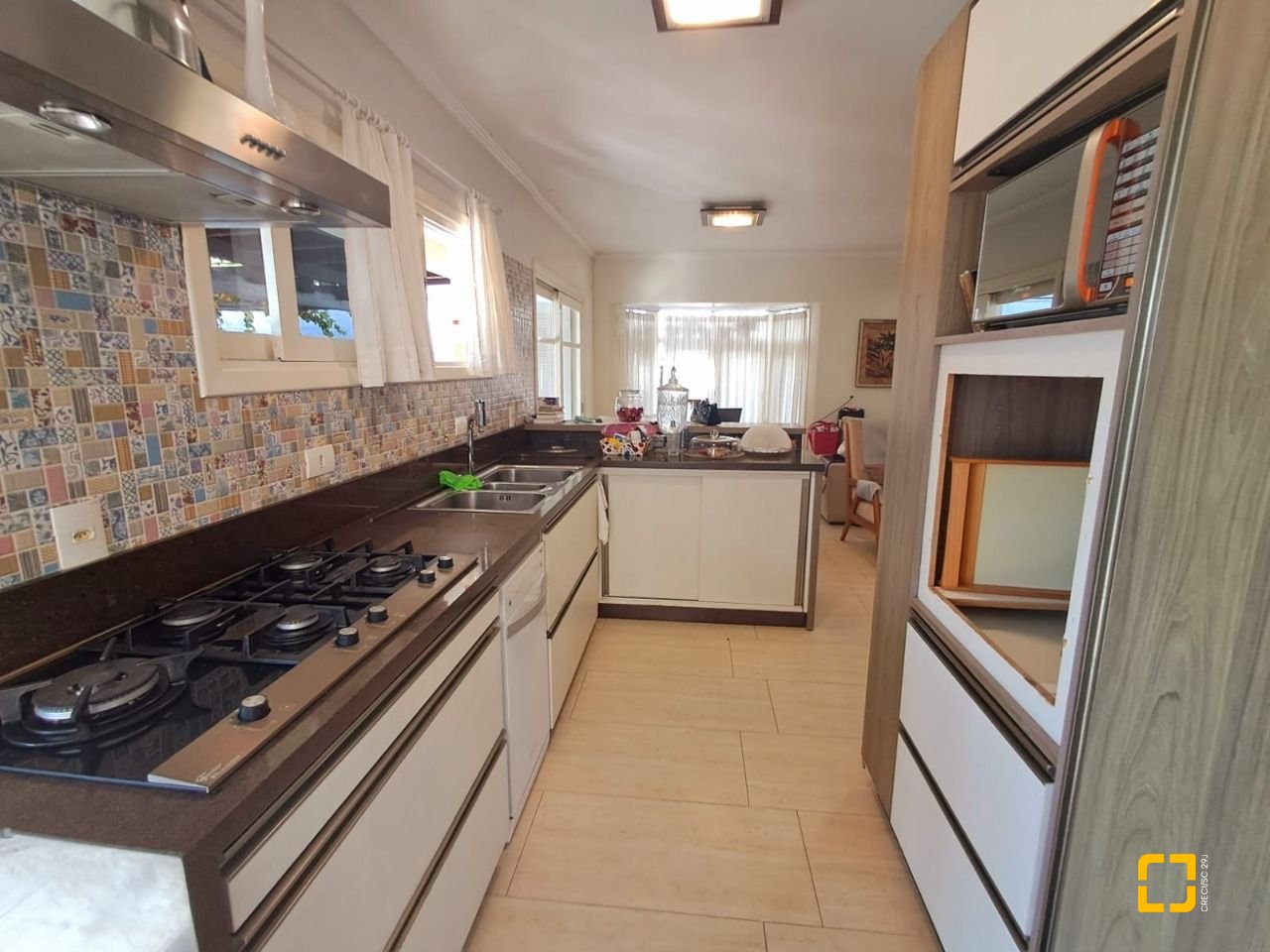 Casa de Condomínio com 277m², 5 quartos (sendo 2 suítes), 3 garagens, no bairro Cachoeira do Bom Jesus em Florianópolis