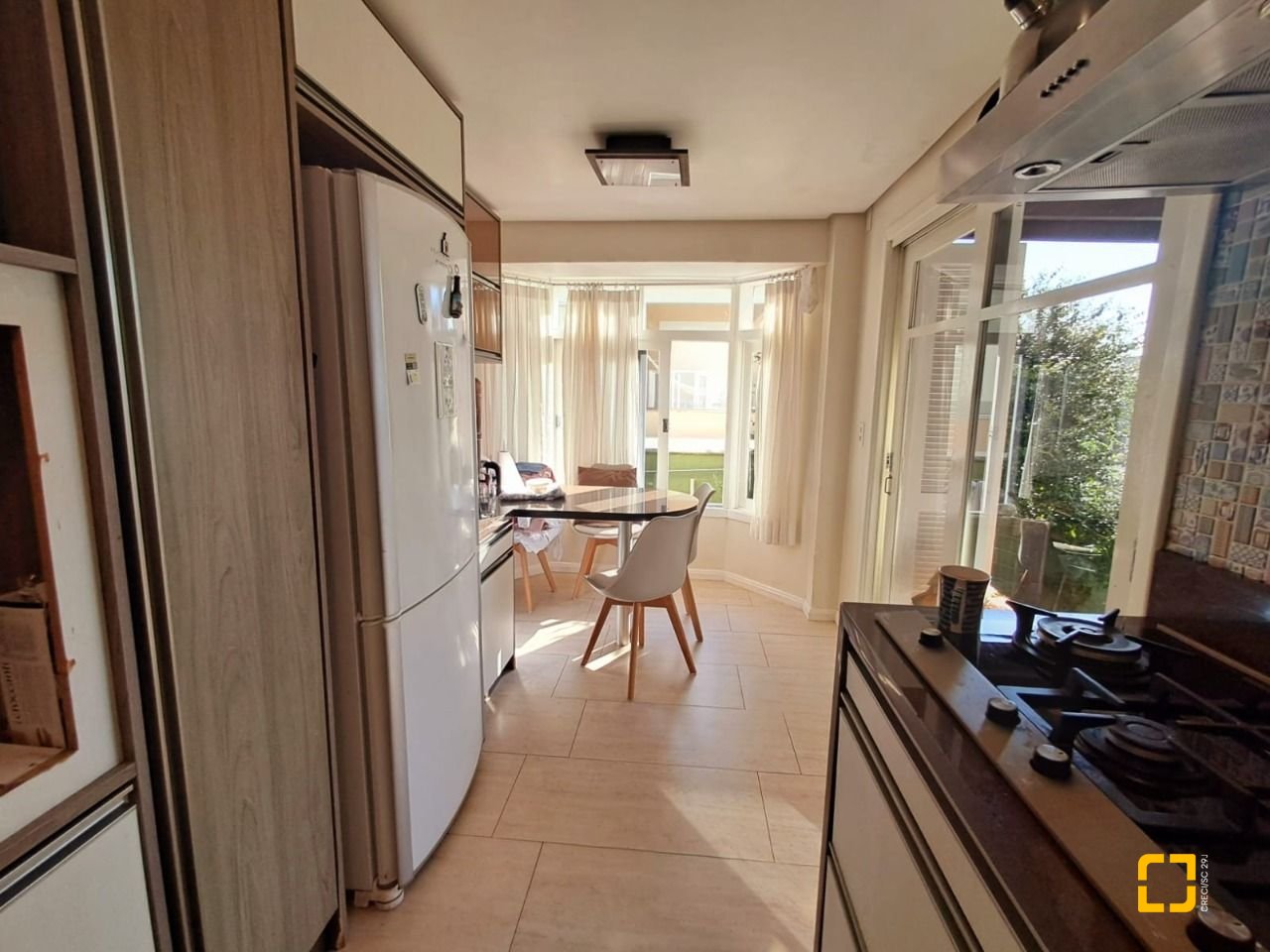 Casa de Condomínio com 277m², 5 quartos (sendo 2 suítes), 3 garagens, no bairro Cachoeira do Bom Jesus em Florianópolis