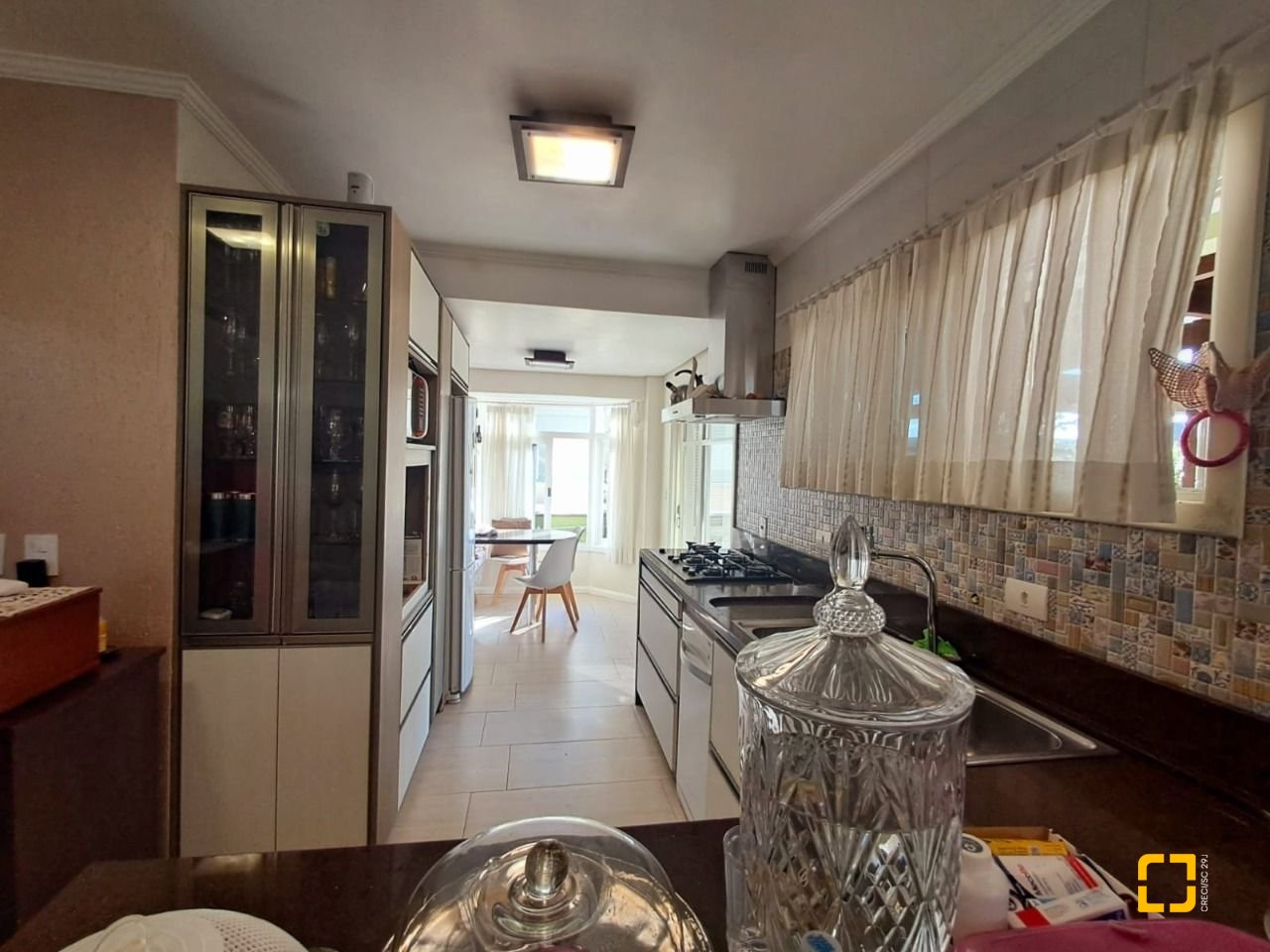 Casa de Condomínio com 277m², 5 quartos (sendo 2 suítes), 3 garagens, no bairro Cachoeira do Bom Jesus em Florianópolis