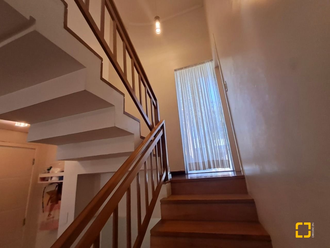 Casa de Condomínio com 277m², 5 quartos (sendo 2 suítes), 3 garagens, no bairro Cachoeira do Bom Jesus em Florianópolis