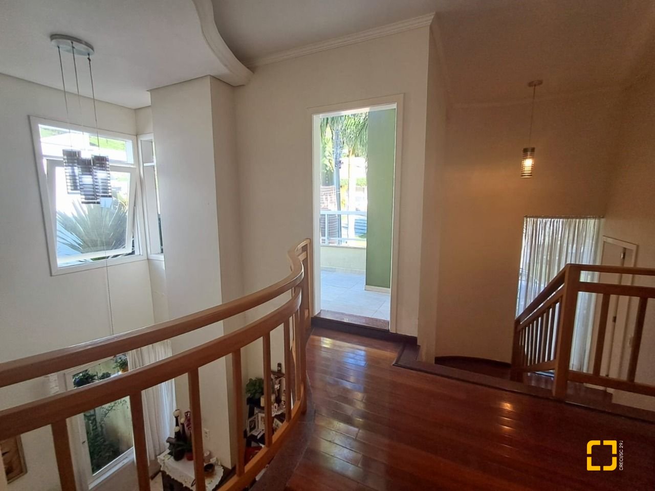 Casa de Condomínio com 277m², 5 quartos (sendo 2 suítes), 3 garagens, no bairro Cachoeira do Bom Jesus em Florianópolis