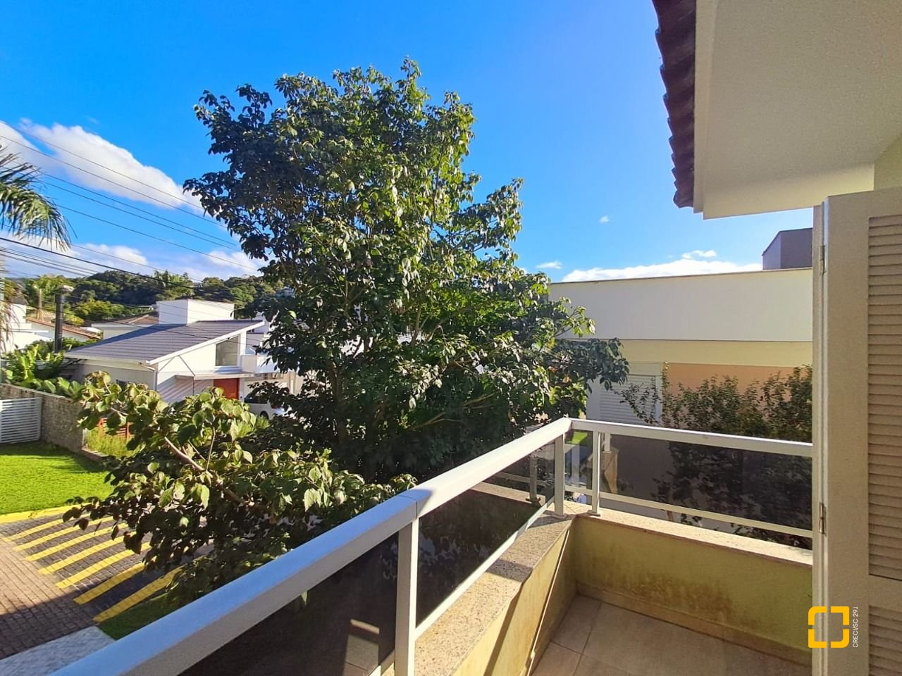 Casa de Condomínio com 277m², 5 quartos (sendo 2 suítes), 3 garagens, no bairro Cachoeira do Bom Jesus em Florianópolis