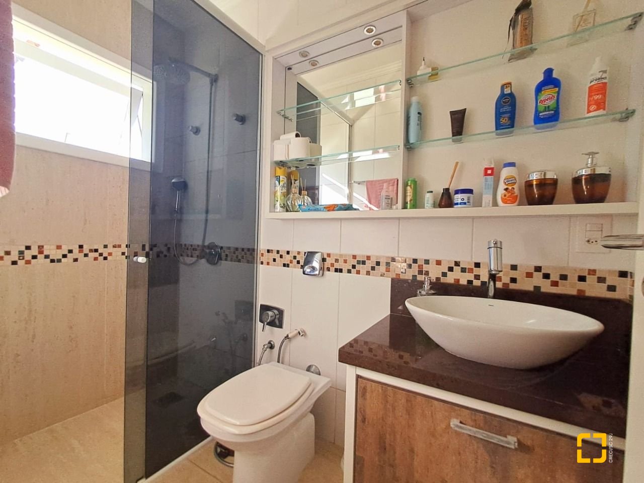 Casa de Condomínio com 277m², 5 quartos (sendo 2 suítes), 3 garagens, no bairro Cachoeira do Bom Jesus em Florianópolis