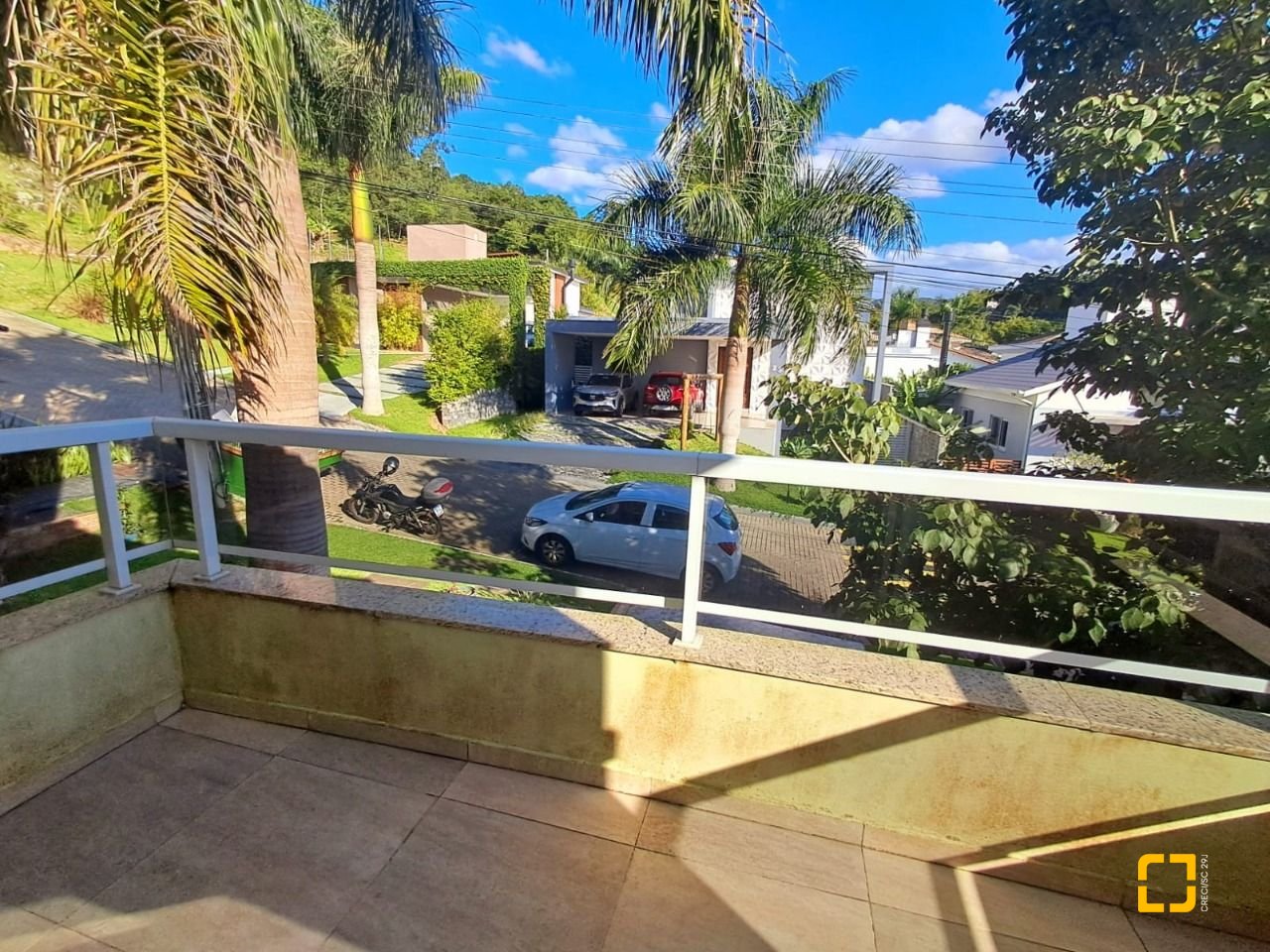 Casa de Condomínio com 277m², 5 quartos (sendo 2 suítes), 3 garagens, no bairro Cachoeira do Bom Jesus em Florianópolis