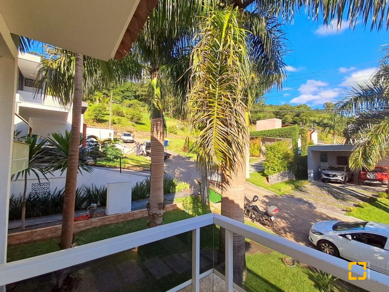 Casa de Condomínio com 277m², 5 quartos (sendo 2 suítes), 3 garagens, no bairro Cachoeira do Bom Jesus em Florianópolis