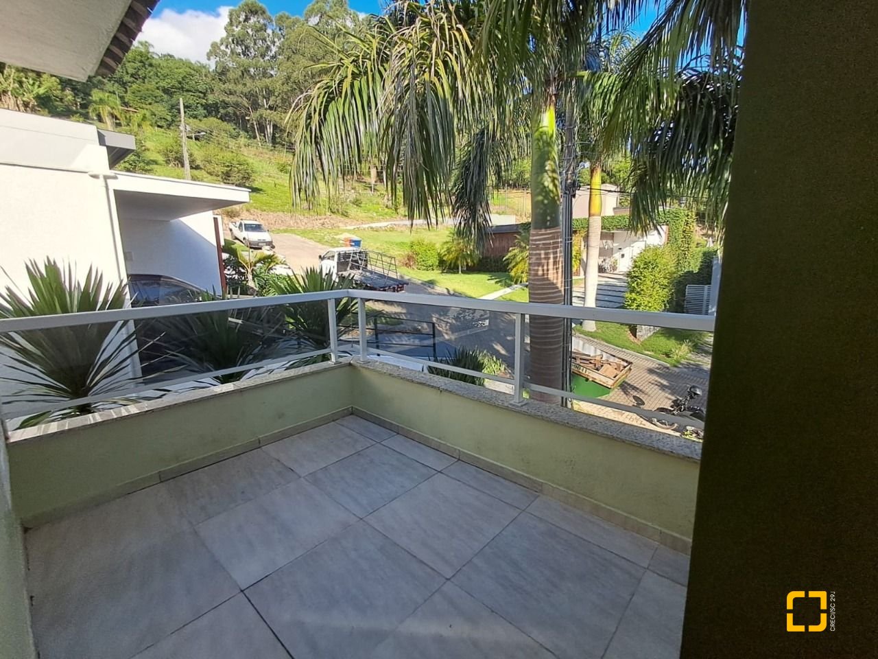 Casa de Condomínio com 277m², 5 quartos (sendo 2 suítes), 3 garagens, no bairro Cachoeira do Bom Jesus em Florianópolis