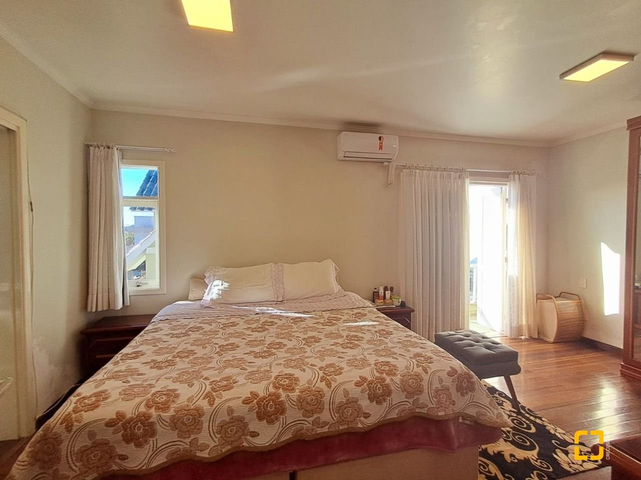 Casa de Condomínio com 277m², 5 quartos (sendo 2 suítes), 3 garagens, no bairro Cachoeira do Bom Jesus em Florianópolis
