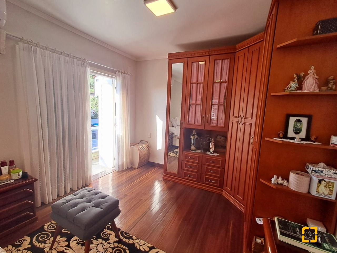 Casa de Condomínio com 277m², 5 quartos (sendo 2 suítes), 3 garagens, no bairro Cachoeira do Bom Jesus em Florianópolis