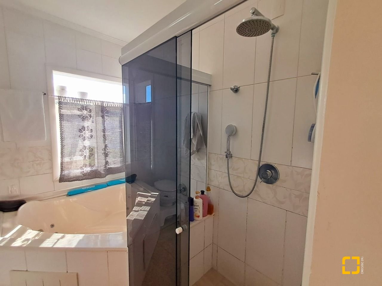 Casa de Condomínio com 277m², 5 quartos (sendo 2 suítes), 3 garagens, no bairro Cachoeira do Bom Jesus em Florianópolis