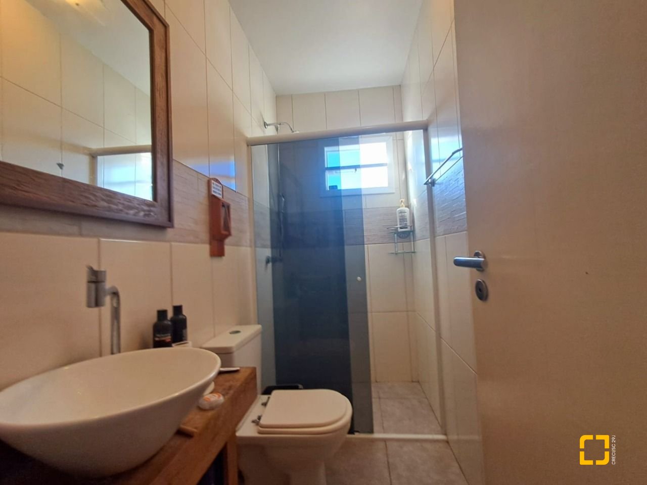 Casa de Condomínio com 277m², 5 quartos (sendo 2 suítes), 3 garagens, no bairro Cachoeira do Bom Jesus em Florianópolis