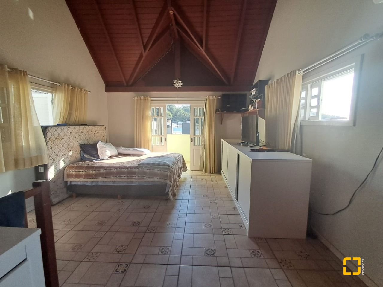 Casa de Condomínio com 277m², 5 quartos (sendo 2 suítes), 3 garagens, no bairro Cachoeira do Bom Jesus em Florianópolis