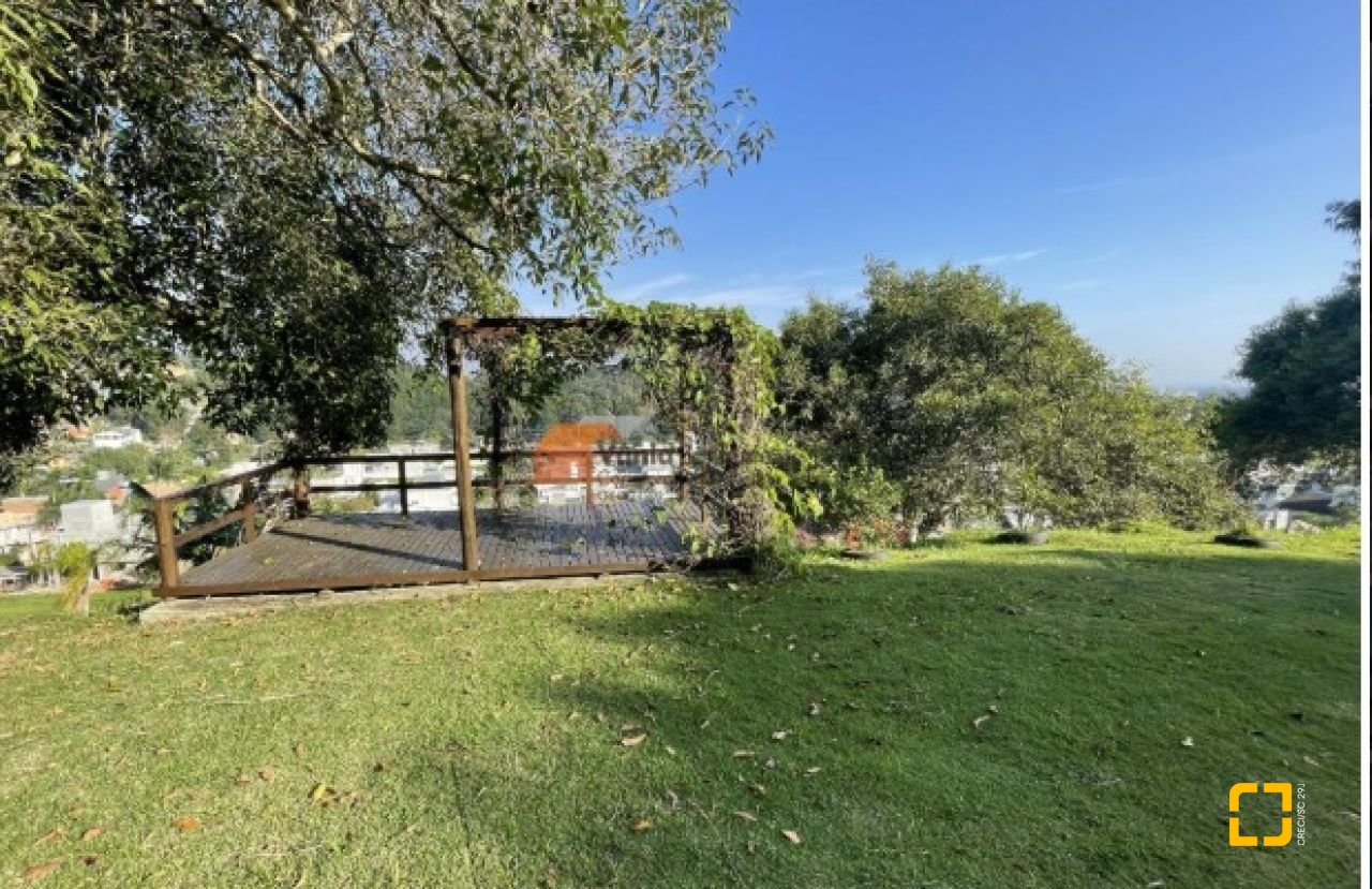 Casa de Condomínio com 277m², 5 quartos (sendo 2 suítes), 3 garagens, no bairro Cachoeira do Bom Jesus em Florianópolis