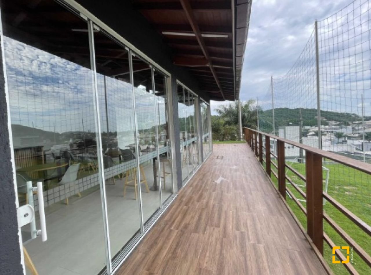 Casa de Condomínio com 277m², 5 quartos (sendo 2 suítes), 3 garagens, no bairro Cachoeira do Bom Jesus em Florianópolis