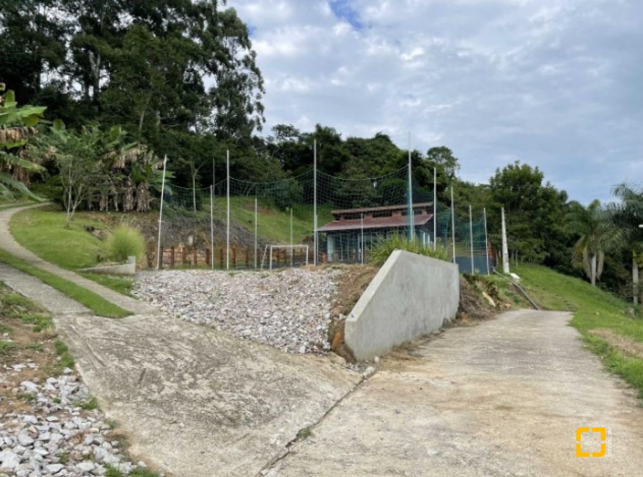 Casa de Condomínio com 277m², 5 quartos (sendo 2 suítes), 3 garagens, no bairro Cachoeira do Bom Jesus em Florianópolis