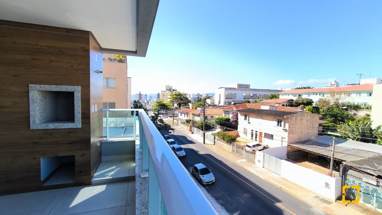 Apartamento com 85m², 4 quartos (sendo 1 suíte), 1 garagem, no bairro Estreito em Florianópolis
