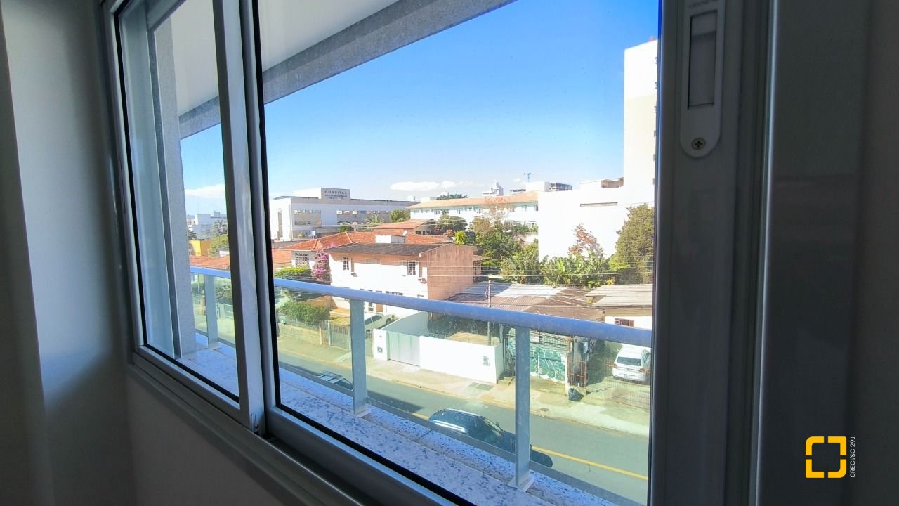 Apartamento com 85m², 4 quartos (sendo 1 suíte), 1 garagem, no bairro Estreito em Florianópolis