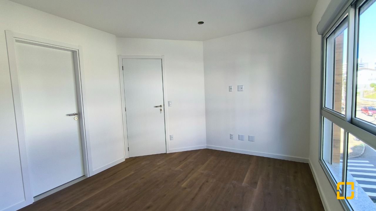 Apartamento com 85m², 4 quartos (sendo 1 suíte), 1 garagem, no bairro Estreito em Florianópolis
