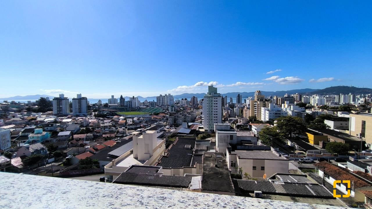Apartamento com 85m², 4 quartos (sendo 1 suíte), 1 garagem, no bairro Estreito em Florianópolis