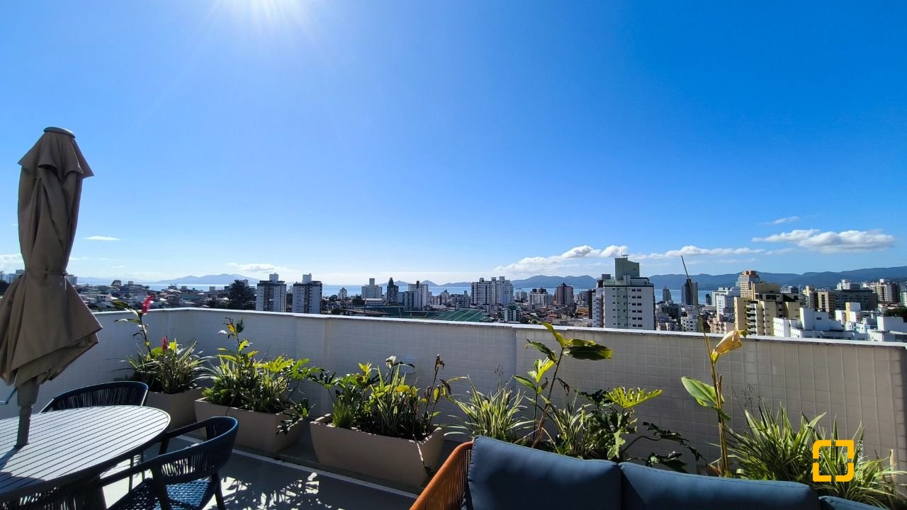 Apartamento com 85m², 4 quartos (sendo 1 suíte), 1 garagem, no bairro Estreito em Florianópolis