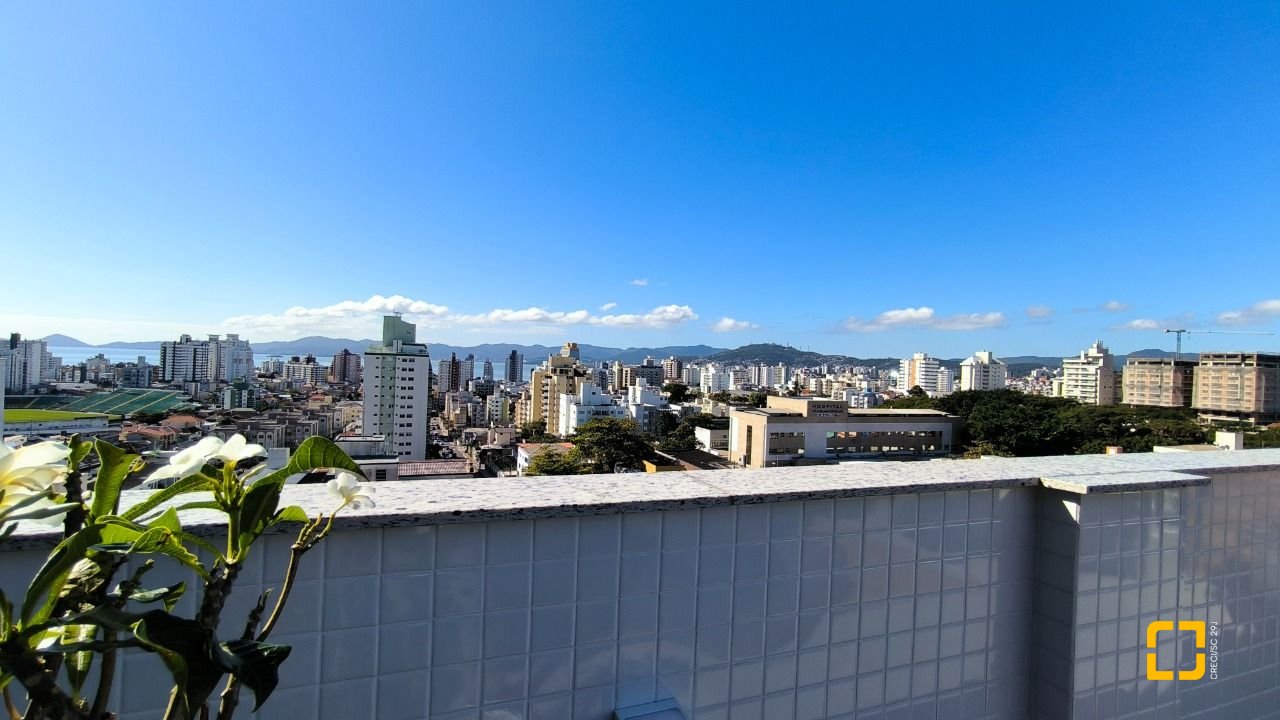 Apartamento com 85m², 4 quartos (sendo 1 suíte), 1 garagem, no bairro Estreito em Florianópolis