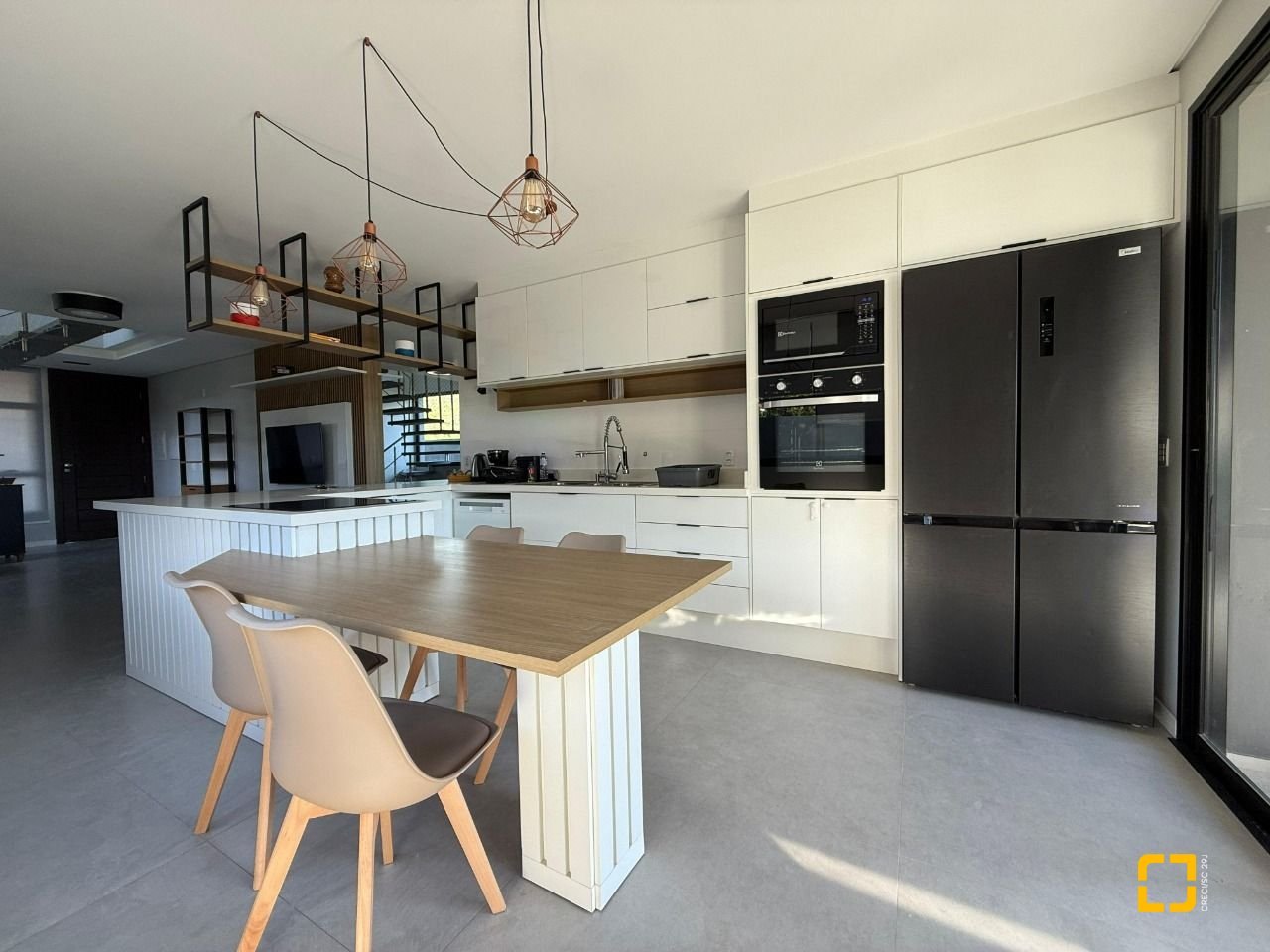 Casa com 127m², 4 quartos (sendo 1 suíte), 2 garagens, no bairro Cachoeira do Bom Jesus em Florianópolis