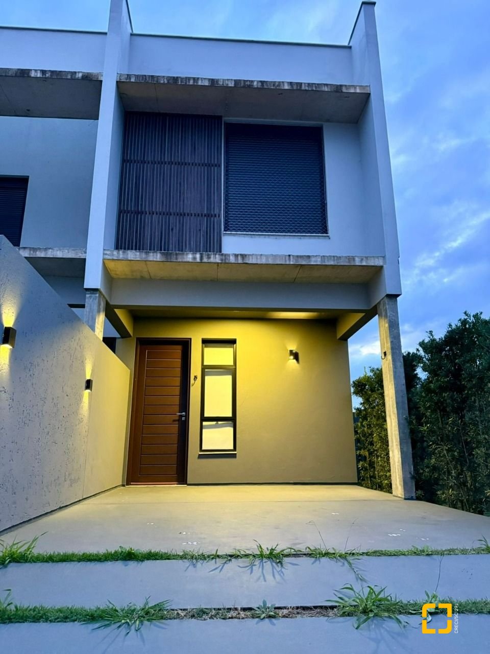 Casa com 127m², 4 quartos (sendo 1 suíte), 2 garagens, no bairro Cachoeira do Bom Jesus em Florianópolis