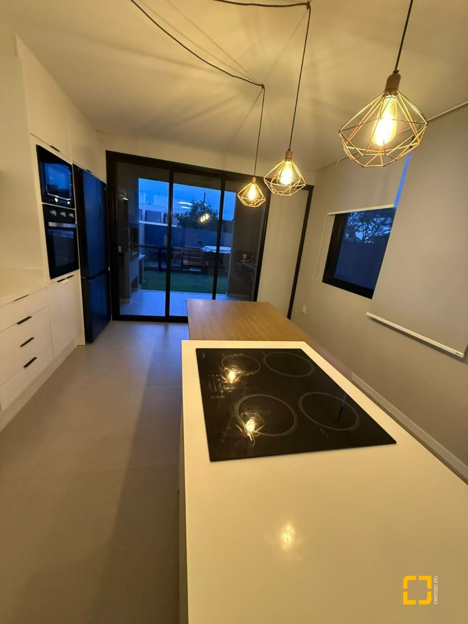 Casa com 127m², 4 quartos (sendo 1 suíte), 2 garagens, no bairro Cachoeira do Bom Jesus em Florianópolis