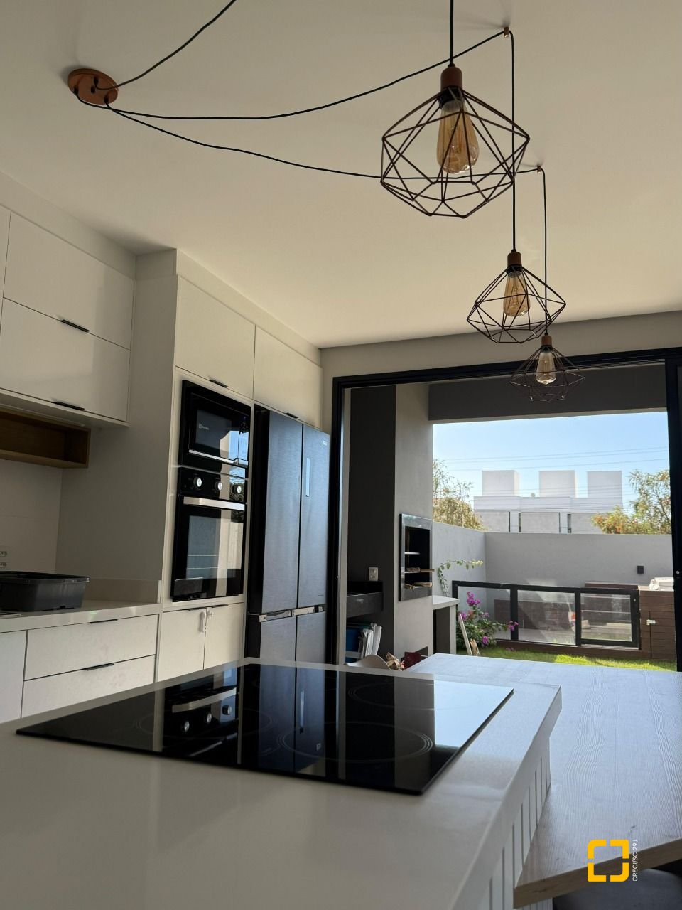 Casa com 127m², 4 quartos (sendo 1 suíte), 2 garagens, no bairro Cachoeira do Bom Jesus em Florianópolis