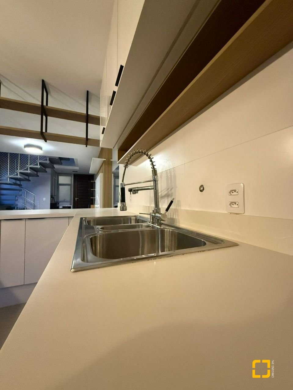 Casa com 127m², 4 quartos (sendo 1 suíte), 2 garagens, no bairro Cachoeira do Bom Jesus em Florianópolis