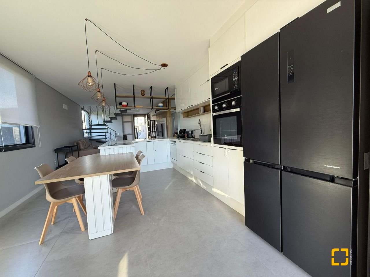 Casa com 127m², 4 quartos (sendo 1 suíte), 2 garagens, no bairro Cachoeira do Bom Jesus em Florianópolis