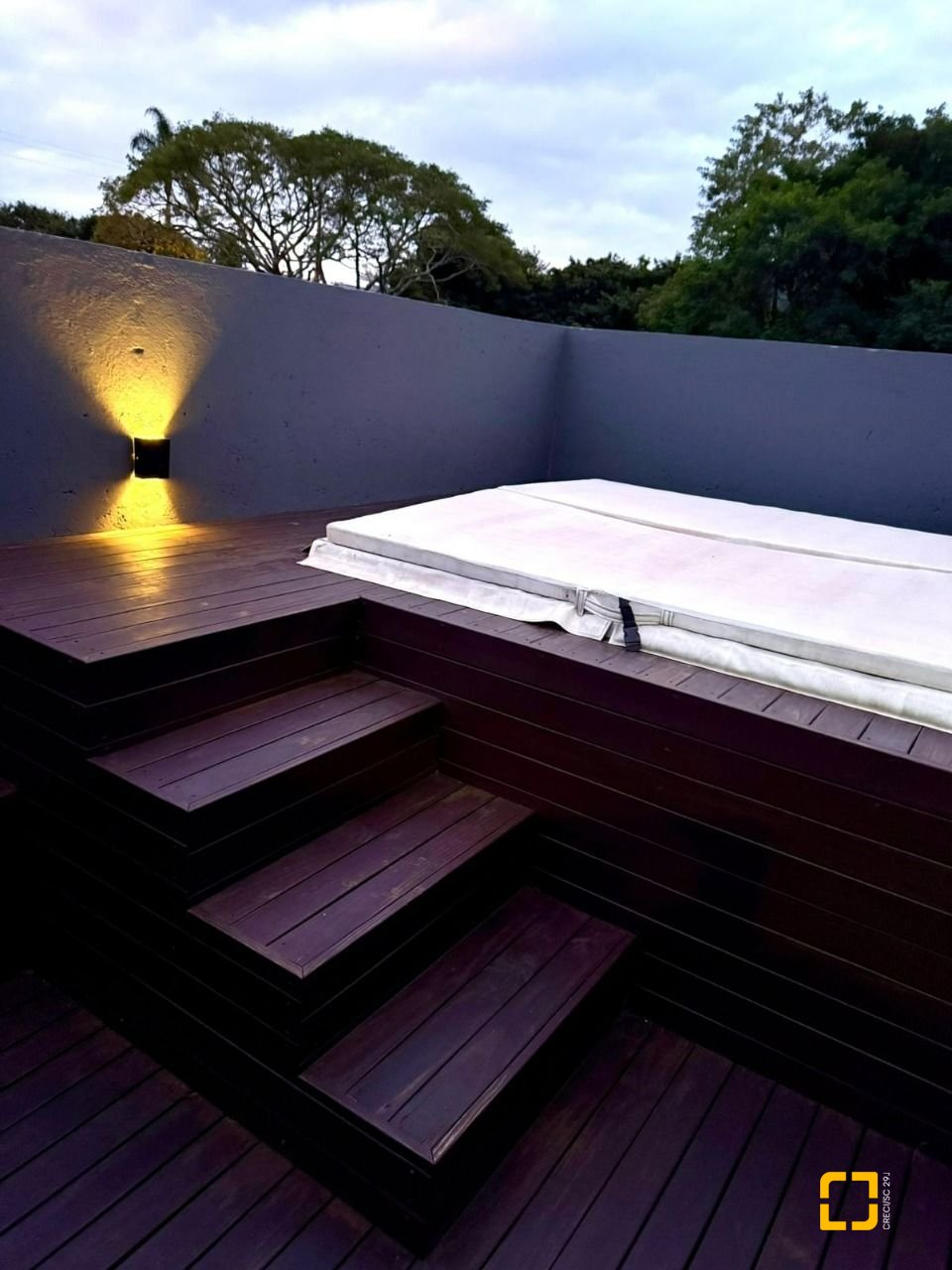 Casa com 127m², 4 quartos (sendo 1 suíte), 2 garagens, no bairro Cachoeira do Bom Jesus em Florianópolis