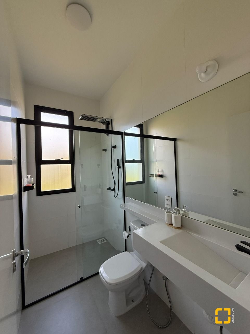 Casa com 127m², 4 quartos (sendo 1 suíte), 2 garagens, no bairro Cachoeira do Bom Jesus em Florianópolis