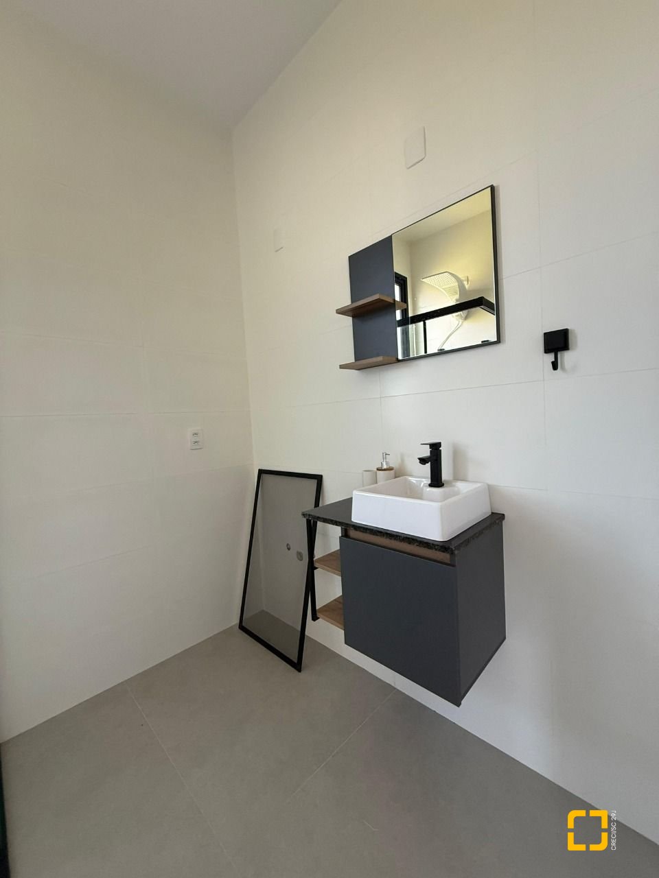 Casa com 127m², 4 quartos (sendo 1 suíte), 2 garagens, no bairro Cachoeira do Bom Jesus em Florianópolis