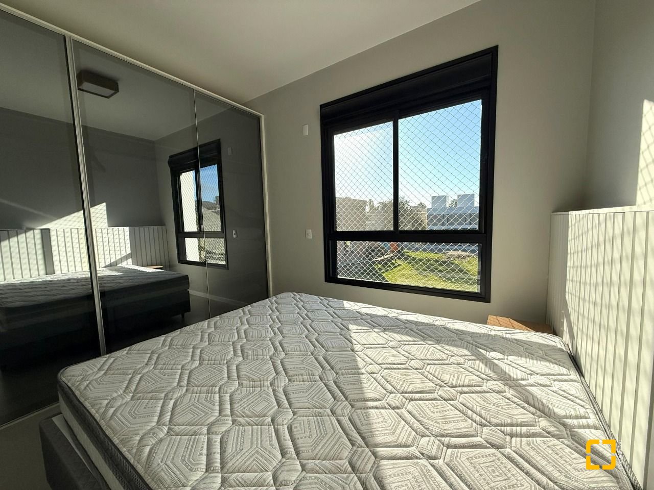Casa com 127m², 4 quartos (sendo 1 suíte), 2 garagens, no bairro Cachoeira do Bom Jesus em Florianópolis