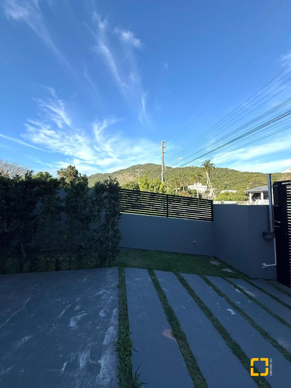 Casa com 127m², 4 quartos (sendo 1 suíte), 2 garagens, no bairro Cachoeira do Bom Jesus em Florianópolis