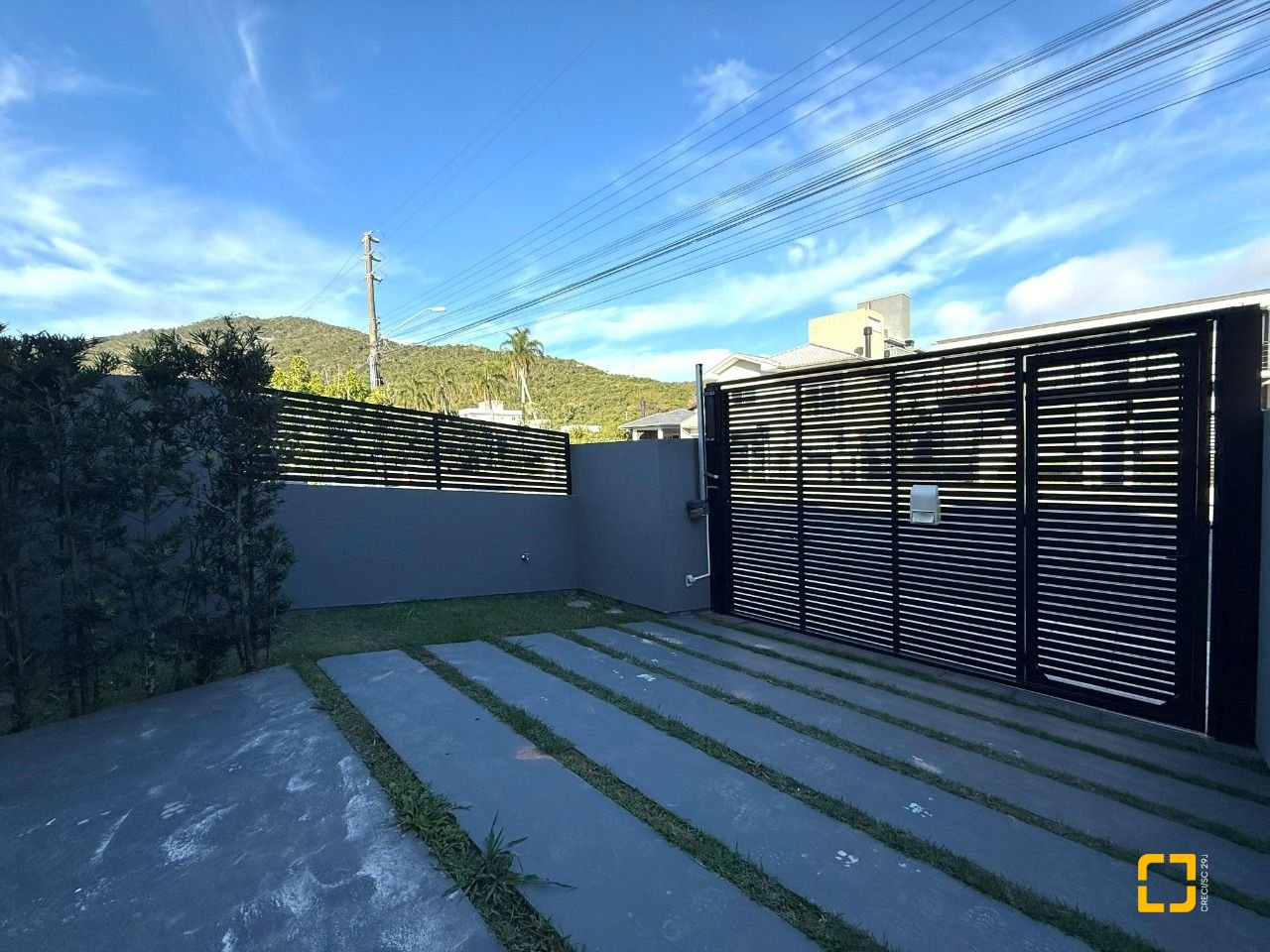 Casa com 127m², 4 quartos (sendo 1 suíte), 2 garagens, no bairro Cachoeira do Bom Jesus em Florianópolis