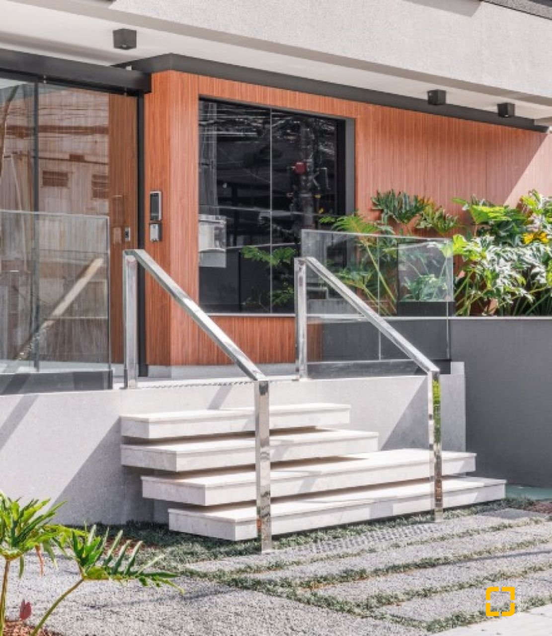 Apartamento com 107m², 4 quartos (sendo 1 suíte), 2 garagens, no bairro Centro em Florianópolis