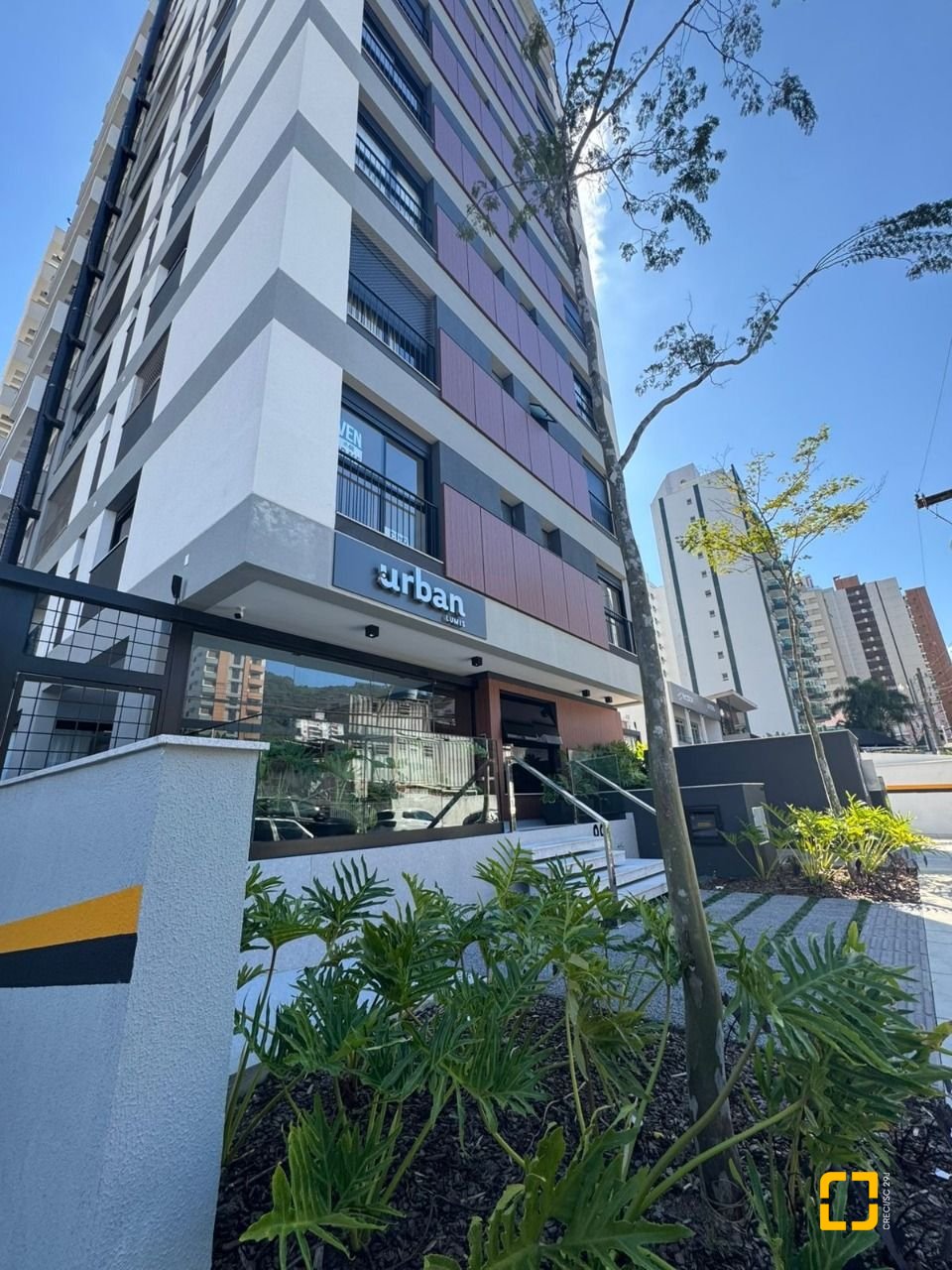 Apartamento com 107m², 4 quartos (sendo 1 suíte), 2 garagens, no bairro Centro em Florianópolis
