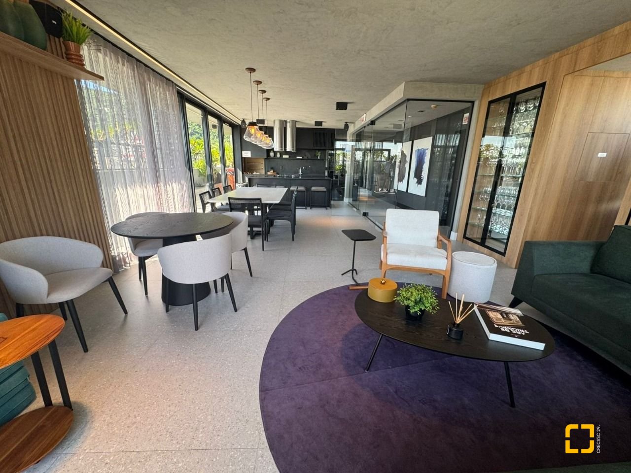 Apartamento com 107m², 4 quartos (sendo 1 suíte), 2 garagens, no bairro Centro em Florianópolis