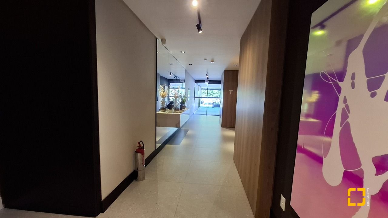 Apartamento com 107m², 4 quartos (sendo 1 suíte), 2 garagens, no bairro Centro em Florianópolis